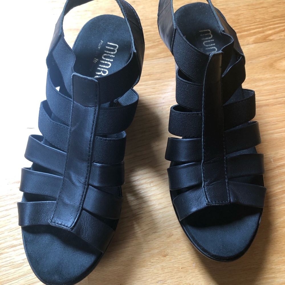 Munro Black Sandals with Supportive Footbed